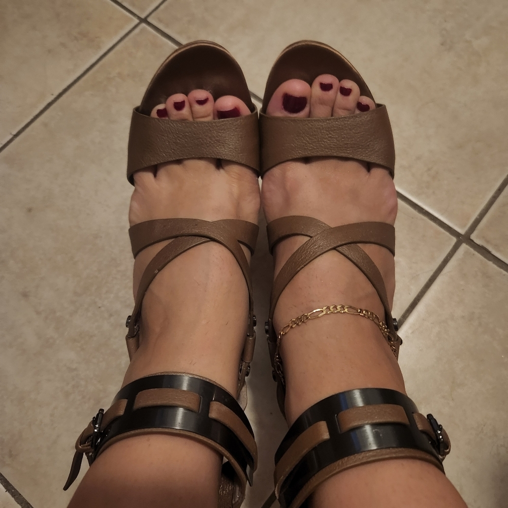 Guess Marciano Mocha Brown Pewter Leather Platform Heel - Picture 12 of 12
